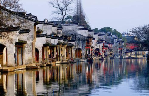 逃离违建房屋5